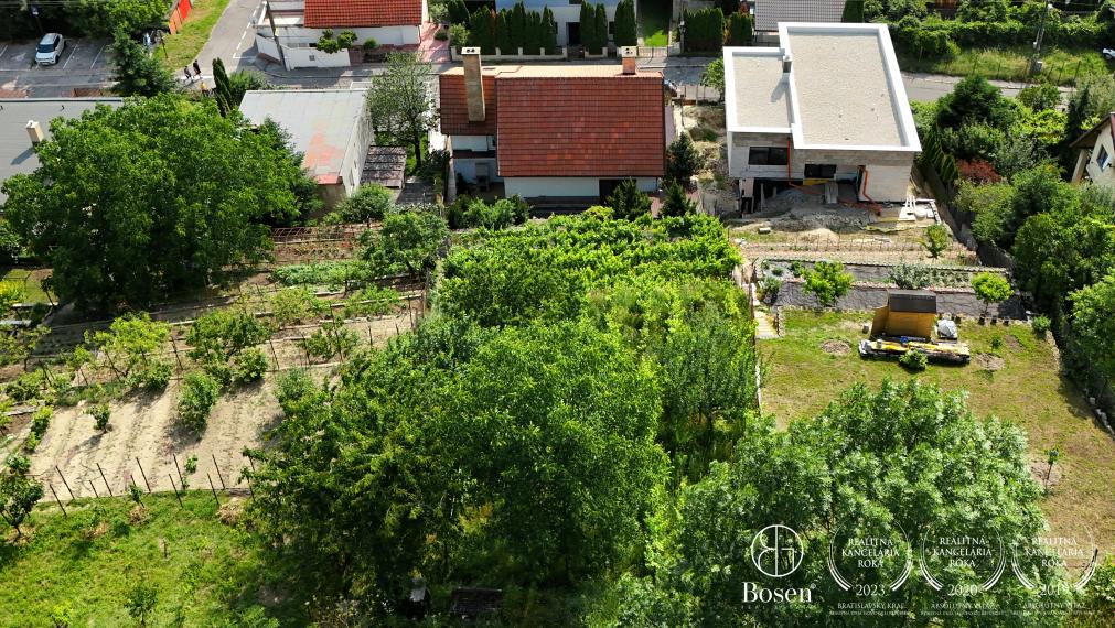 BOSEN | 6 izbový rodinný dom s vinohradom, 889 m2, Líščie údolie