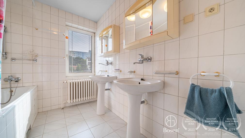 BOSEN | 6 izbový rodinný dom s vinohradom, 889 m2, Líščie údolie