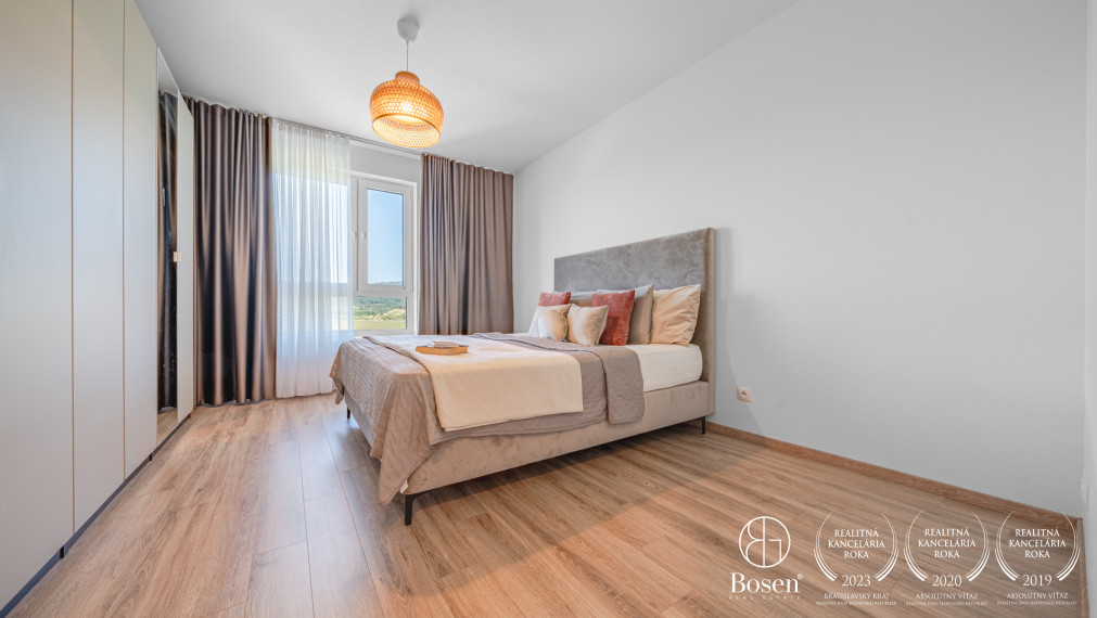 Bosen| Priestranný klimatizovaný 4-izbový byt s loggiou a 2 garážovými státiami – Bory Bývanie