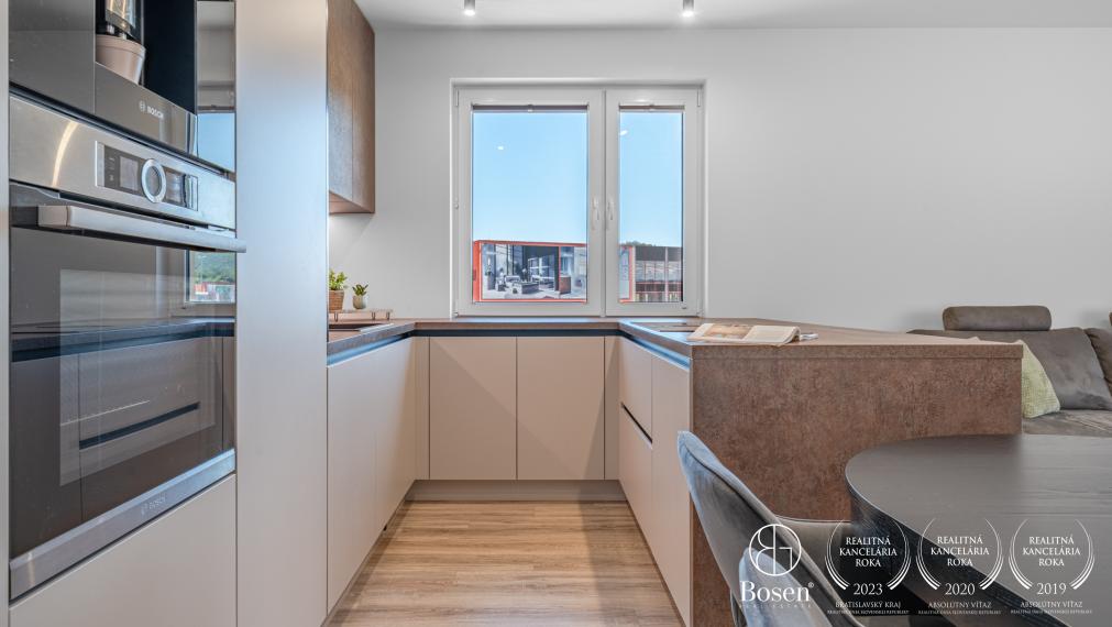 Bosen| Priestranný klimatizovaný 4-izbový byt s loggiou a 2 garážovými státiami – Bory Bývanie