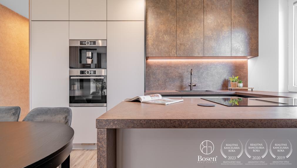 Bosen| Priestranný klimatizovaný 4-izbový byt s loggiou a 2 garážovými státiami – Bory Bývanie