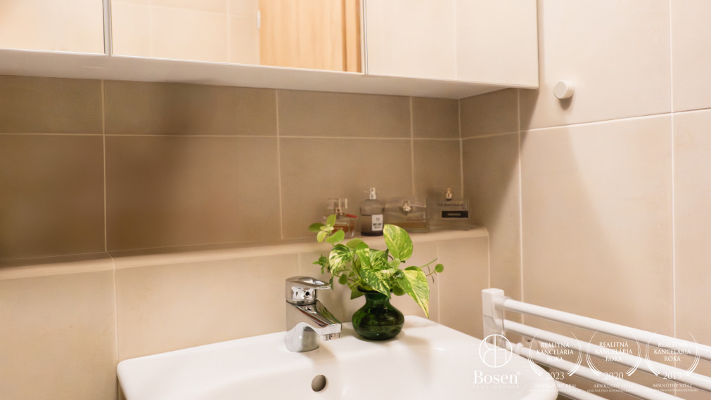 BOSEN | Útulný 2izbový byt s parkovacím miestom REZERVOVANÝ