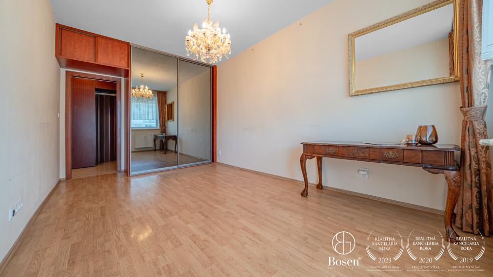 LOYALTERS | 2 izbový byt v Bratislave s uzamykateľnou podzemnou garážou - Ružinov