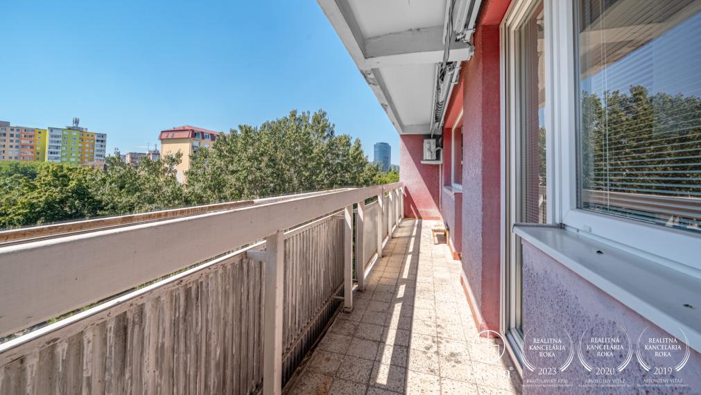 LOYALTERS | 2 izbový byt v Bratislave s uzamykateľnou podzemnou garážou - Ružinov