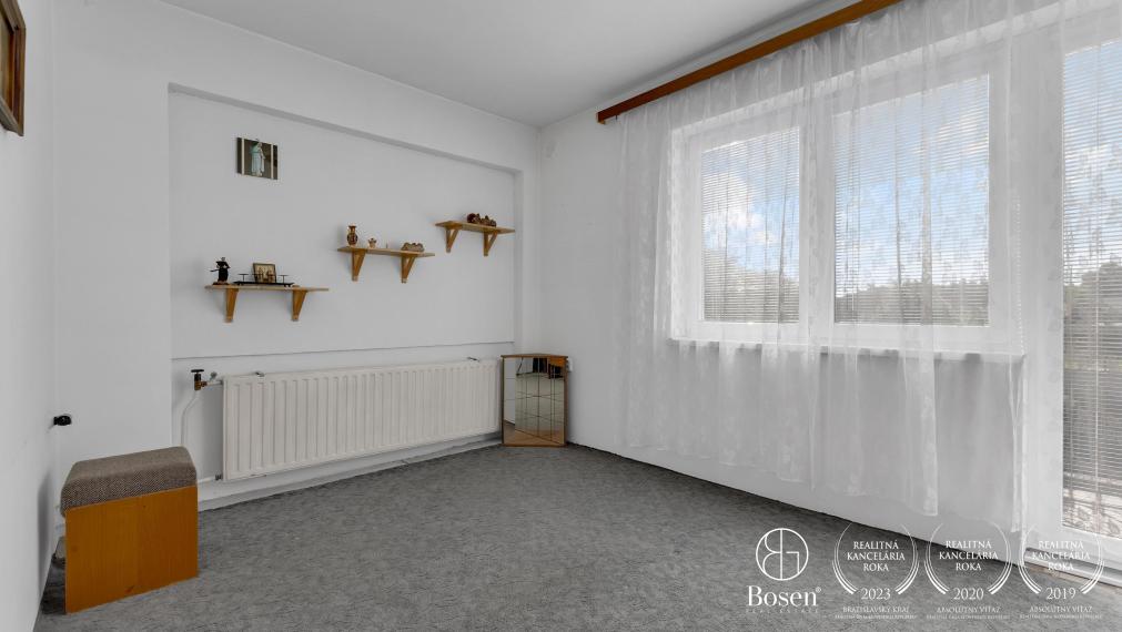 BOSEN | 4 izbový rodinný dom z 80 rokov, pozemok 666m2