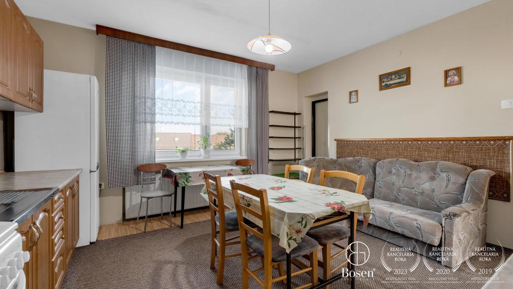 BOSEN | 4 izbový rodinný dom z 80 rokov, pozemok 666m2