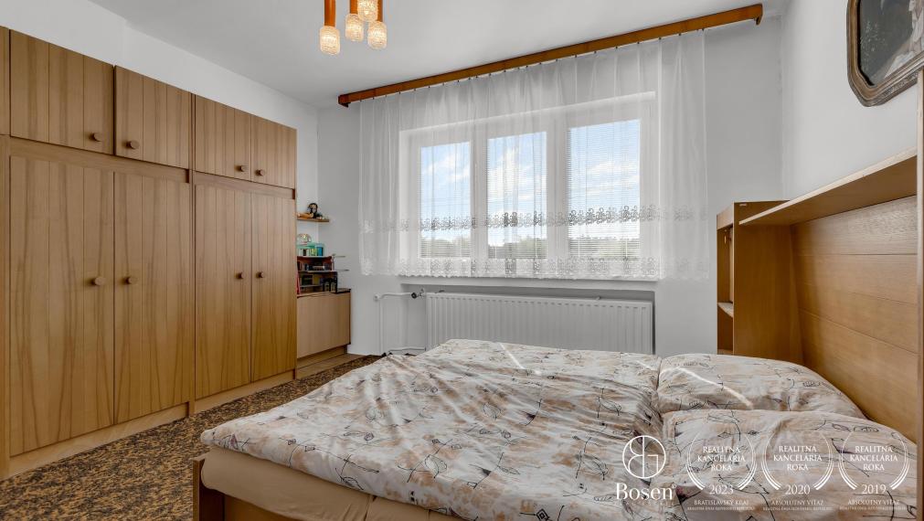 BOSEN | 4 izbový rodinný dom z 80 rokov, pozemok 666m2