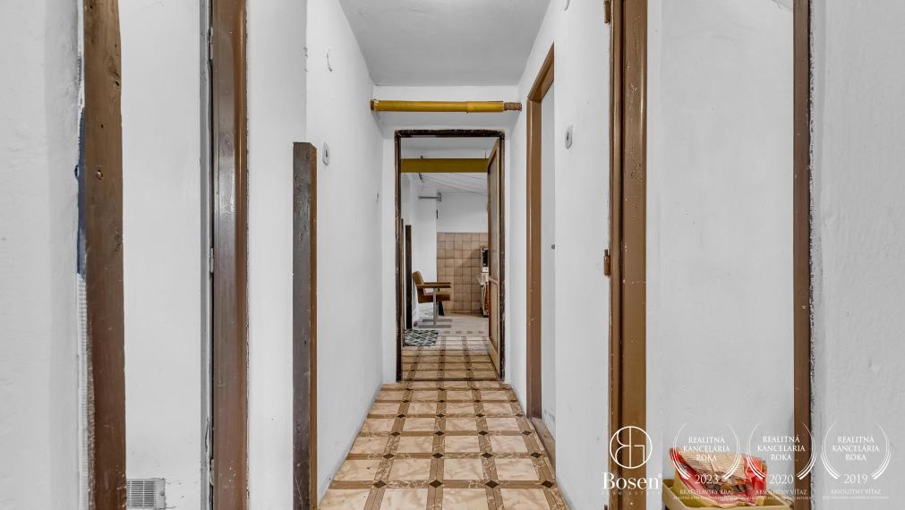 BOSEN | 4 izbový rodinný dom z 80 rokov, pozemok 666m2