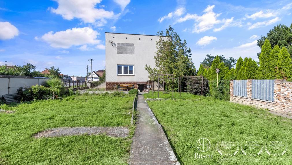 BOSEN | 4 izbový rodinný dom z 80 rokov, pozemok 666m2