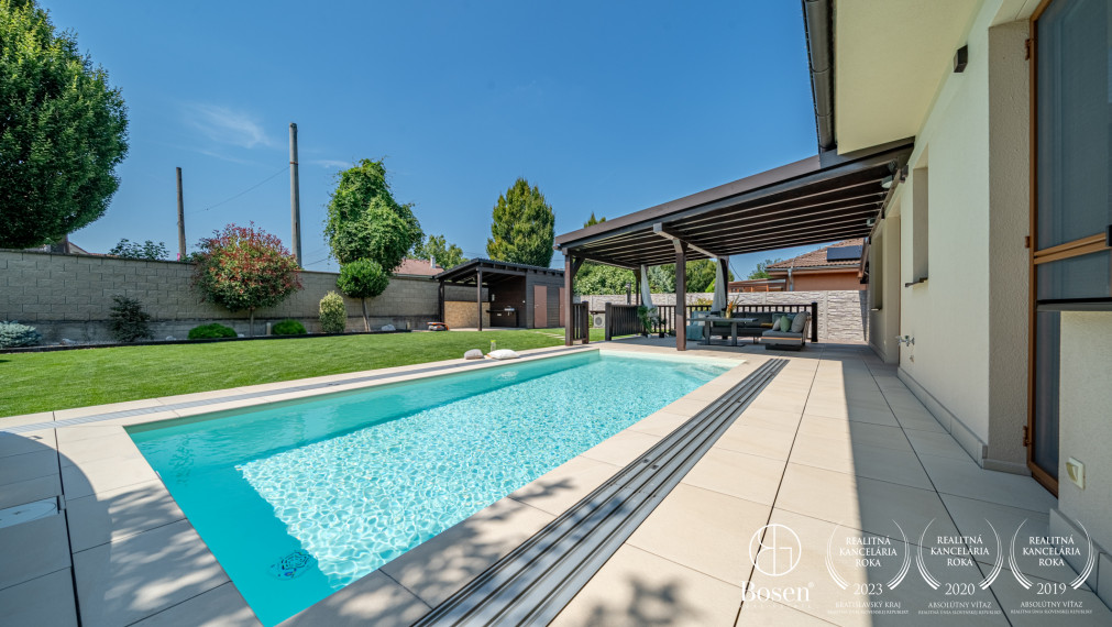 BOSEN | 4 izbový bungalov s bazénom a garážou v Malinove