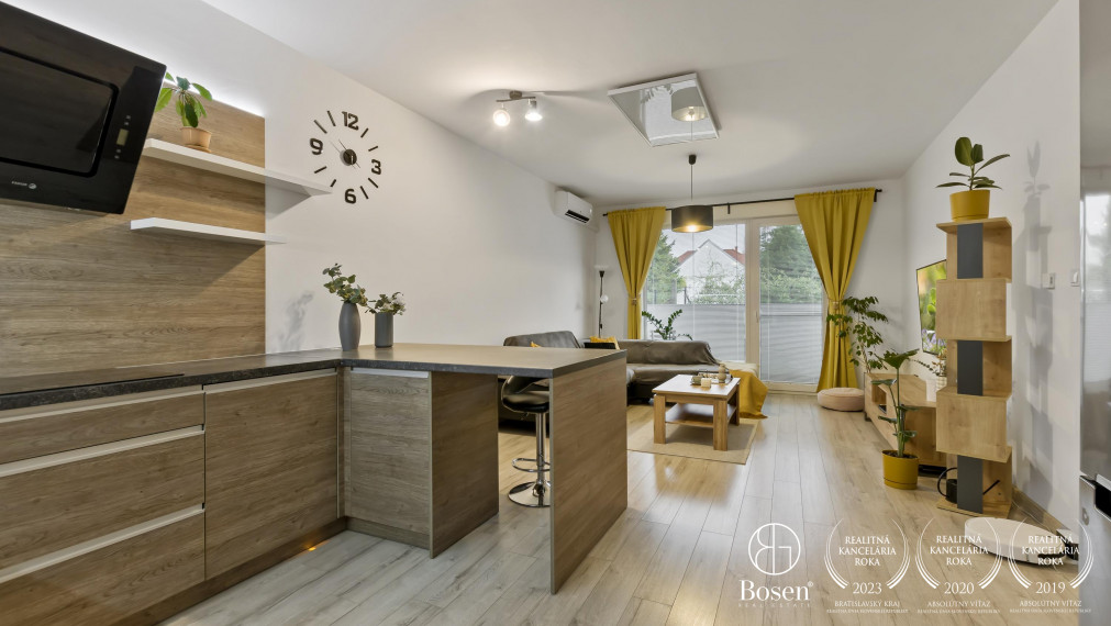 REZERVOVANÉ - BOSEN | Príjemný 3-izb, byt s dvomi balkónmi a 2 parkovacími miestami v obci Kaplna, 70 m²