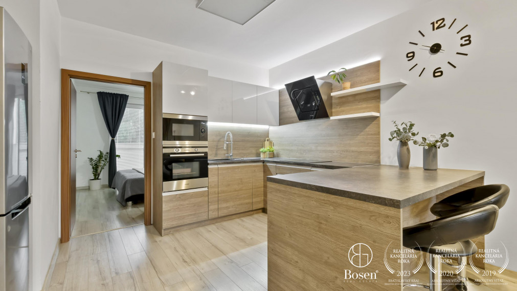 REZERVOVANÉ - BOSEN | Príjemný 3-izb, byt s dvomi balkónmi a 2 parkovacími miestami v obci Kaplna, 70 m²