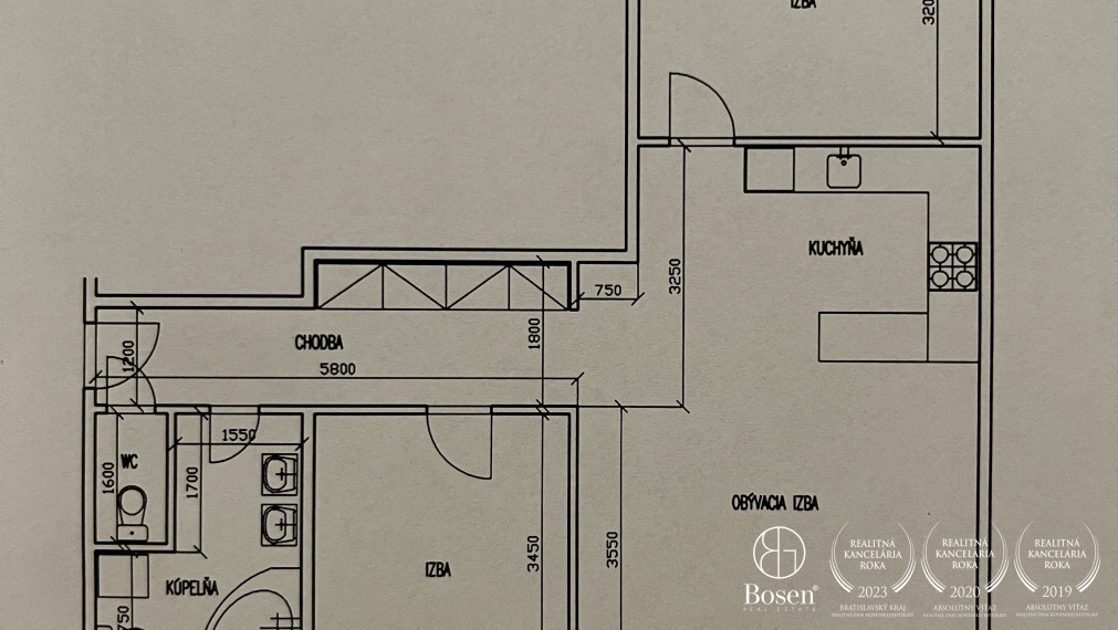 REZERVOVANÉ - BOSEN | Príjemný 3-izb, byt s dvomi balkónmi a 2 parkovacími miestami v obci Kaplna, 70 m²