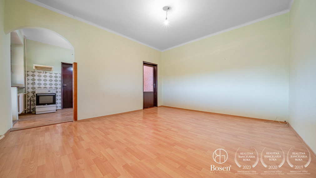 BOSEN | 4 izbový rodinný dom s veľkým potenciálom, pozemok 800 m2, Pavlice, Trnava