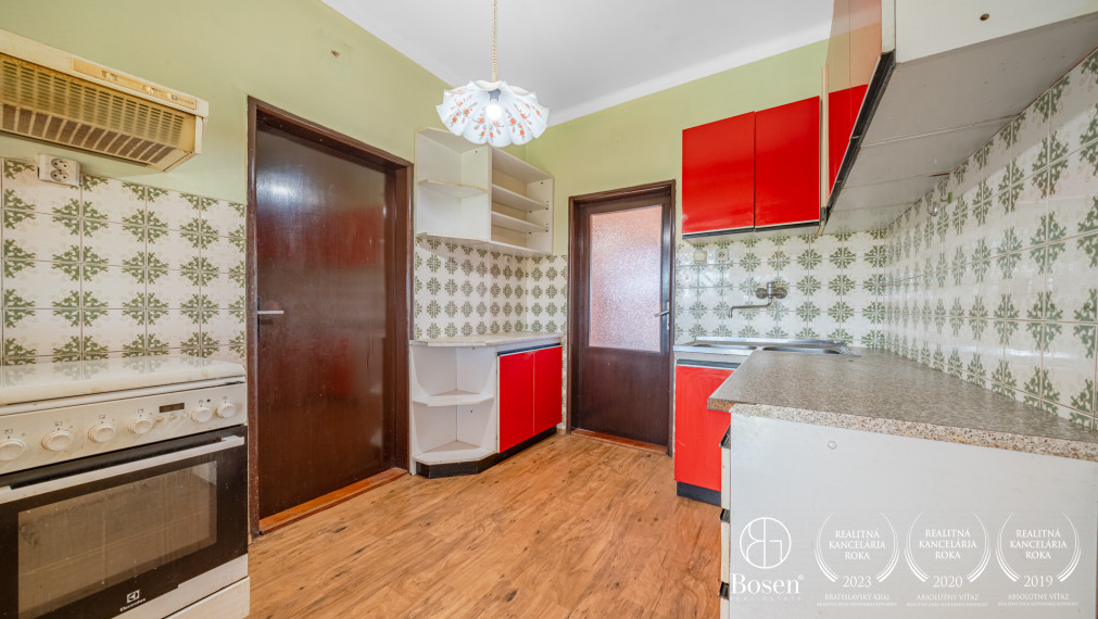 BOSEN | 4 izbový rodinný dom s veľkým potenciálom, pozemok 800 m2, Pavlice, Trnava