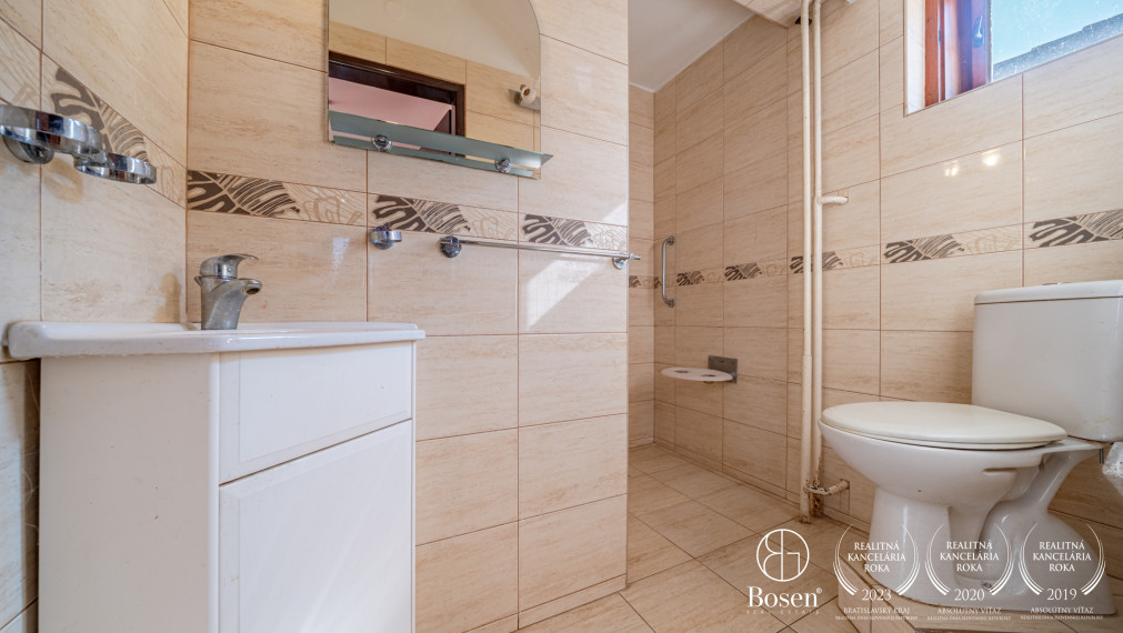 BOSEN | 4 izbový rodinný dom s veľkým potenciálom, pozemok 800 m2, Pavlice, Trnava