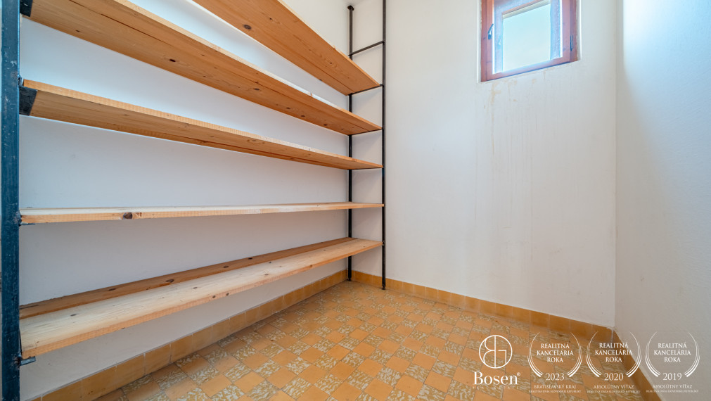 BOSEN | 4 izbový rodinný dom s veľkým potenciálom, pozemok 800 m2, Pavlice, Trnava