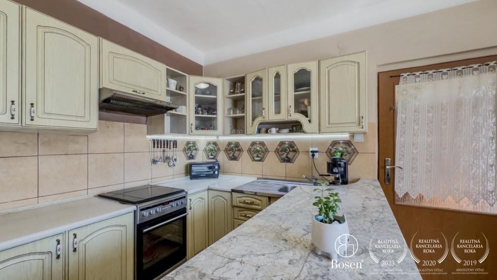 BOSEN | Rezervované, rodinný dom s garážou a záhradou, Belina, 1150m2