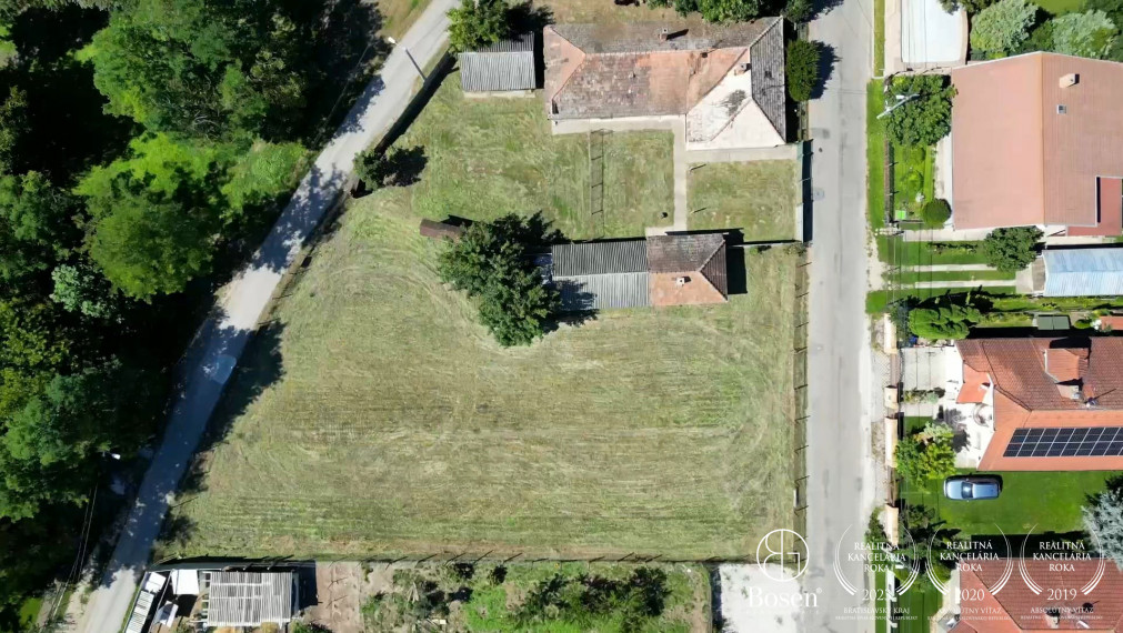 BOSEN | Na predaj jedinečný pozemok priamo na brehu Malého Dunaja – Jahodná