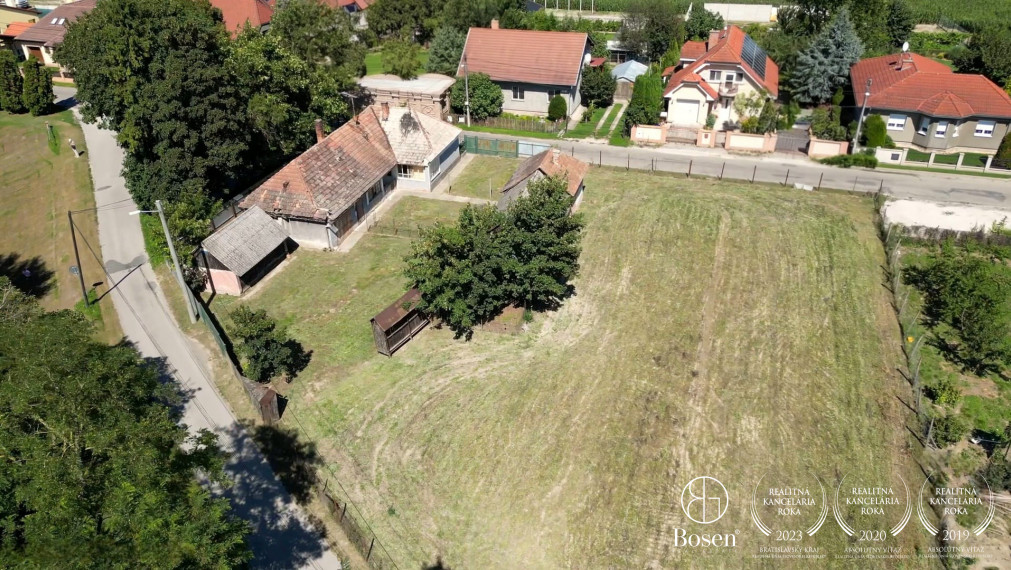 BOSEN | Na predaj jedinečný pozemok priamo na brehu Malého Dunaja – Jahodná