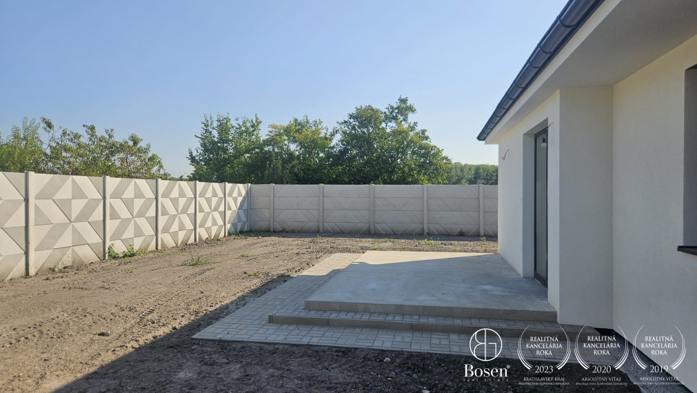 BOSEN | REZERVOVANÉ | 4-i rodinný dom s terasou v obci Ohrady