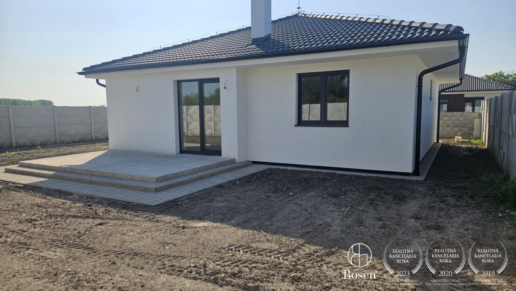 BOSEN | REZERVOVANÉ | 4-i rodinný dom s terasou v obci Ohrady