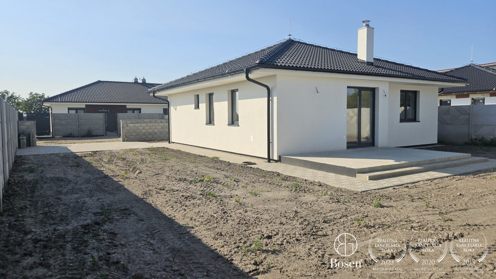 BOSEN | REZERVOVANÉ | 4-i rodinný dom s terasou v obci Ohrady