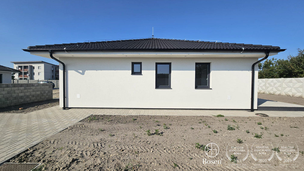 BOSEN | REZERVOVANÉ | 4-i rodinný dom s terasou v obci Ohrady