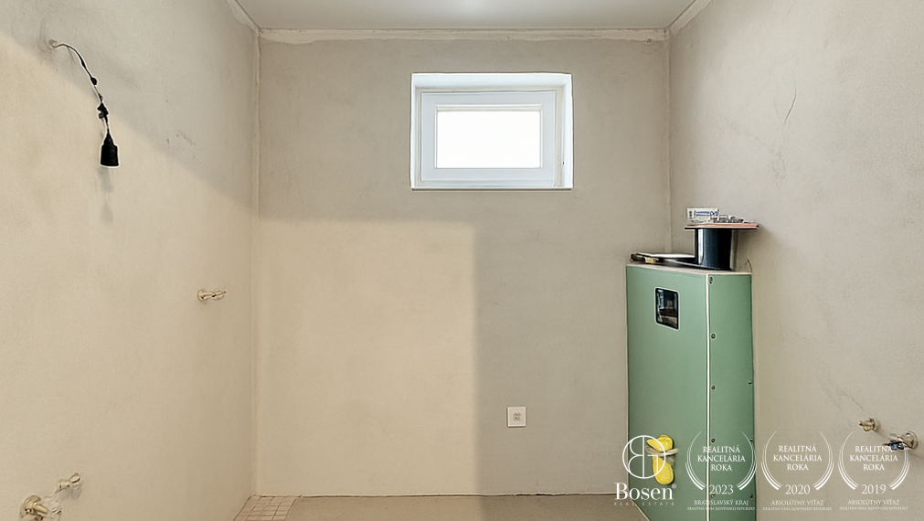 BOSEN | REZERVOVANÉ | 4-i rodinný dom s terasou v obci Ohrady