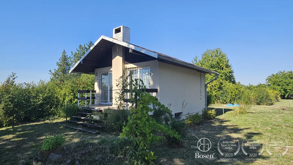 BOSEN | Záhradná chata s 10 árovým pozemkom – Marcelová, Cinkotské vinohrady