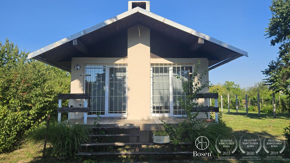 BOSEN | Záhradná chata s 10 árovým pozemkom – Marcelová, Cinkotské vinohrady