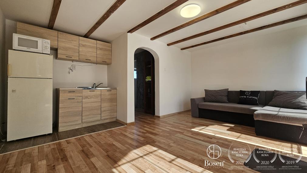 BOSEN | Záhradná chata s 10 árovým pozemkom – Marcelová, Cinkotské vinohrady