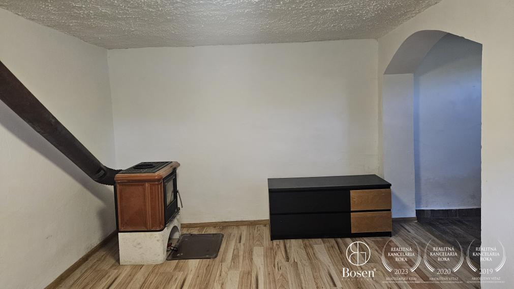 BOSEN | Záhradná chata s 10 árovým pozemkom – Marcelová, Cinkotské vinohrady