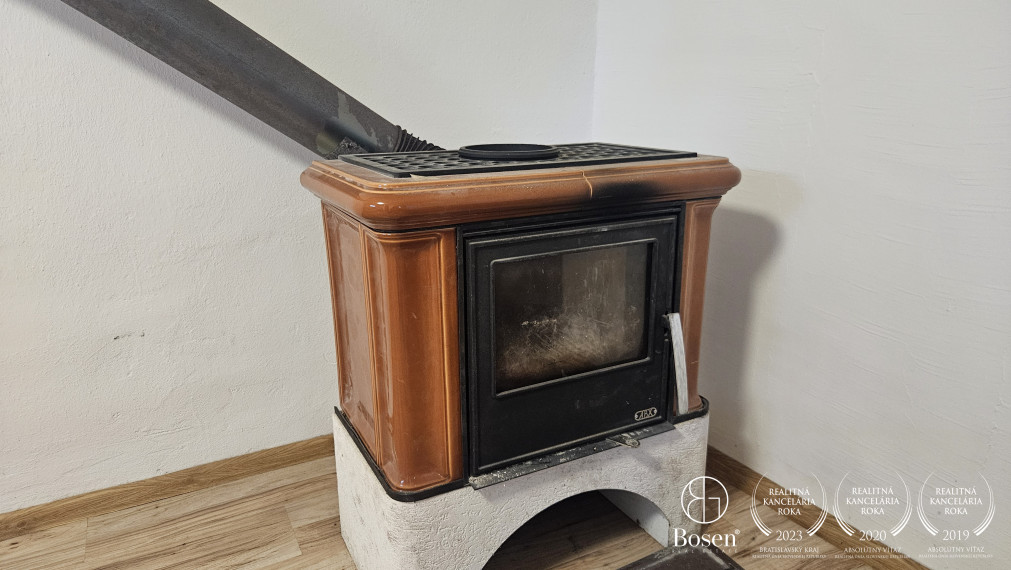 BOSEN | Záhradná chata s 10 árovým pozemkom – Marcelová, Cinkotské vinohrady