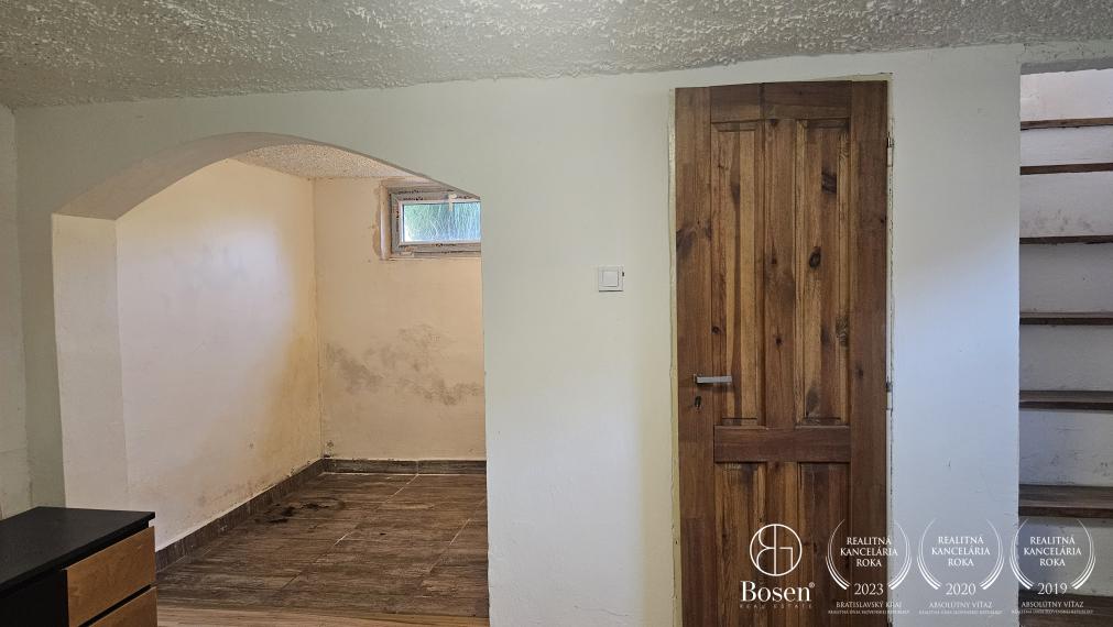 BOSEN | Záhradná chata s 10 árovým pozemkom – Marcelová, Cinkotské vinohrady