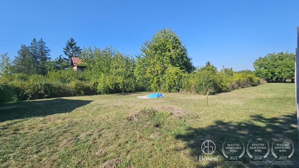 BOSEN | Záhradná chata s 10 árovým pozemkom – Marcelová, Cinkotské vinohrady