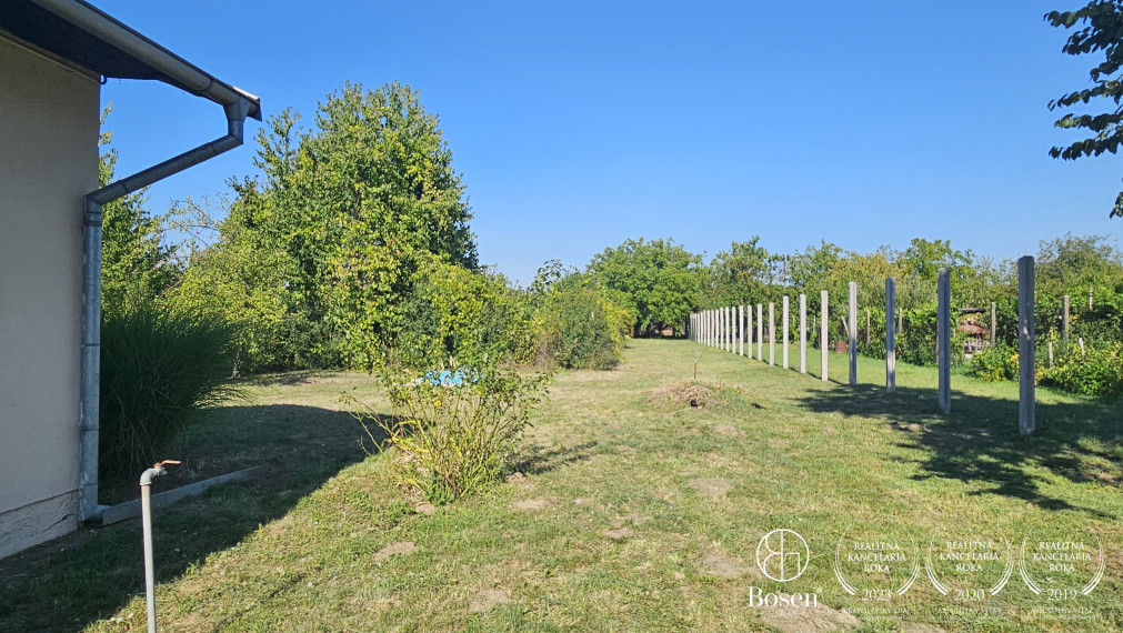 BOSEN | Záhradná chata s 10 árovým pozemkom – Marcelová, Cinkotské vinohrady