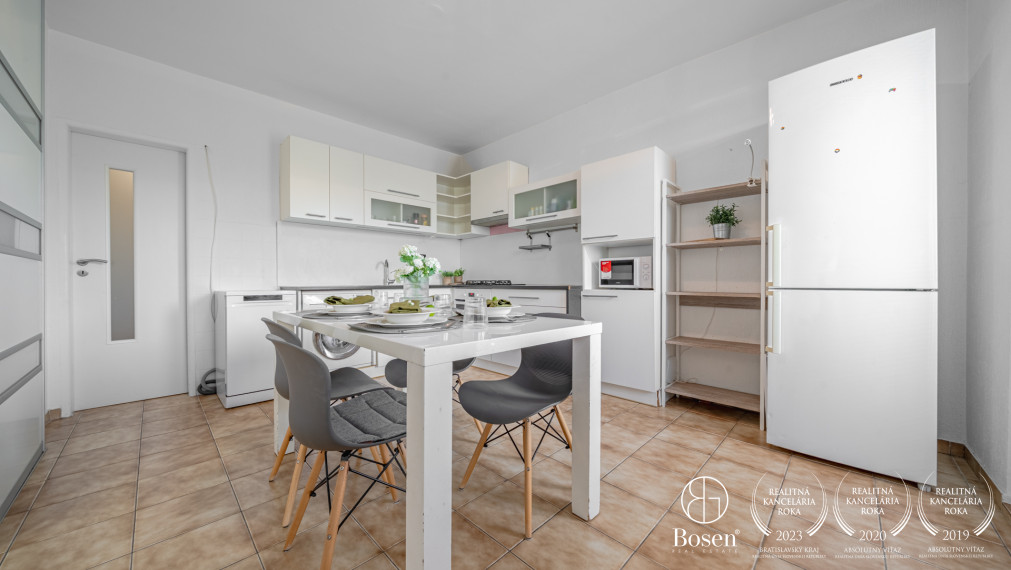 BOSEN | REZERVOVANÉ | Slnečný a tichý 2 izbový byt, Jilemnického, Stupava