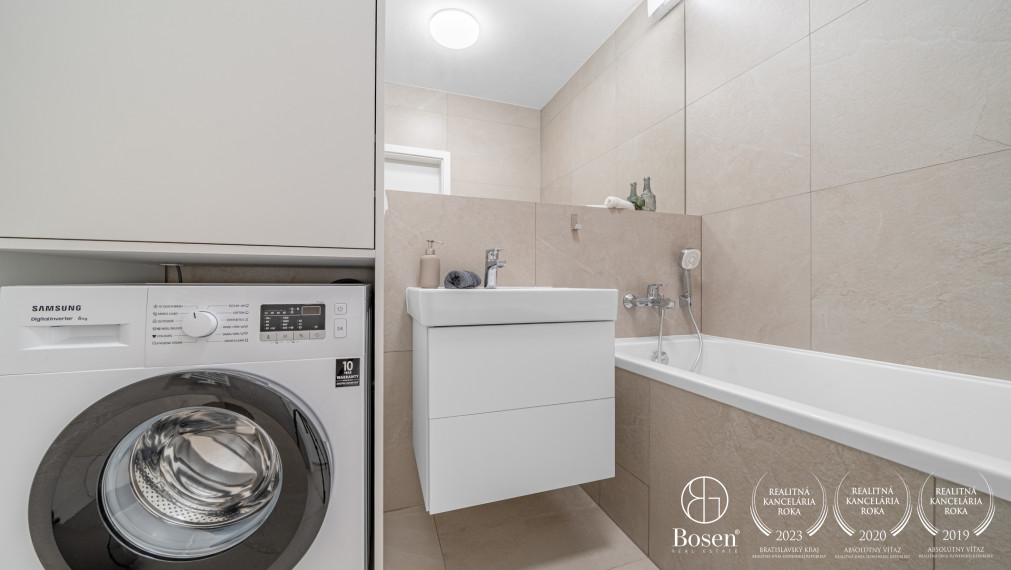 Bosen | Svetlý 2-izbový byt s dvoma garážovými státiami a loggiou v projekte Livana, Záhorská Bystrica