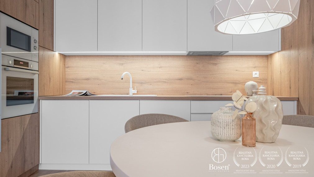 Bosen | Svetlý 2-izbový byt s dvoma garážovými státiami a loggiou v projekte Livana, Záhorská Bystrica