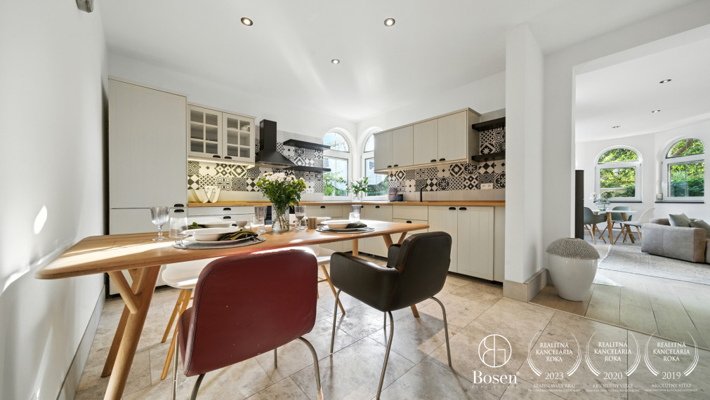 BOSEN| Dizajnový rodinný dom s bazénom v srdci Malých Karpát