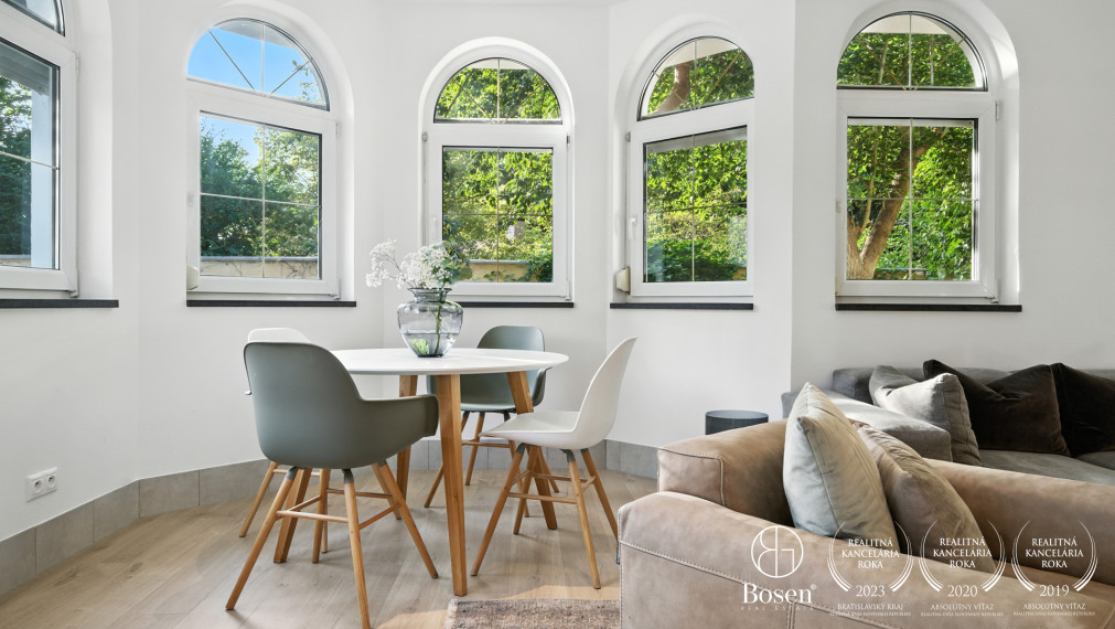 BOSEN| Dizajnový rodinný dom s bazénom v srdci Malých Karpát