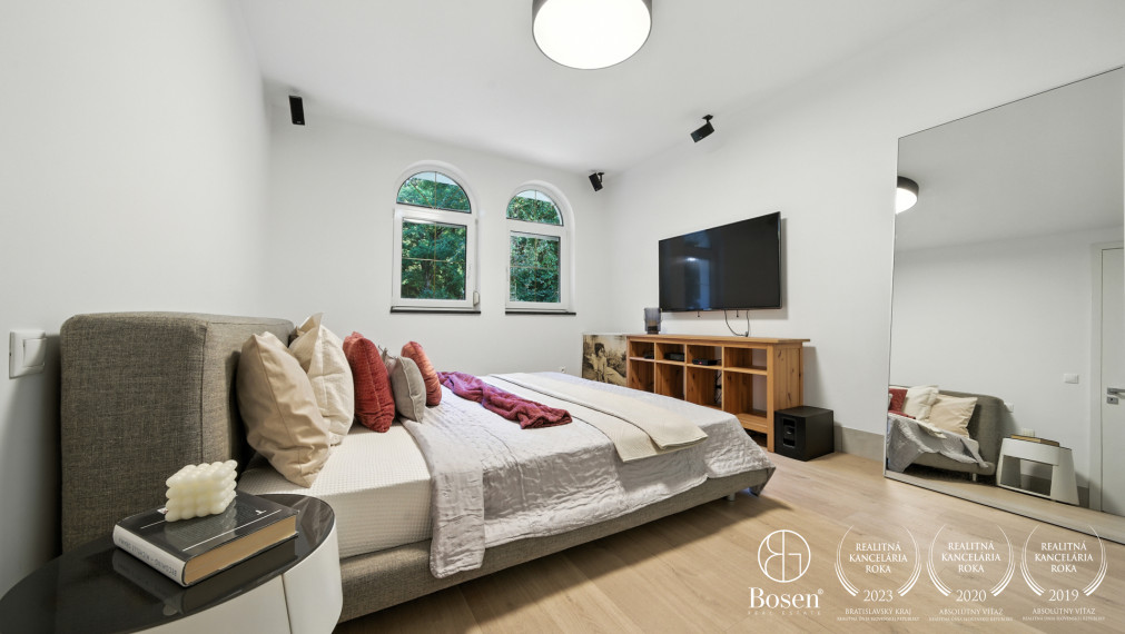 BOSEN| Dizajnový rodinný dom s bazénom v srdci Malých Karpát