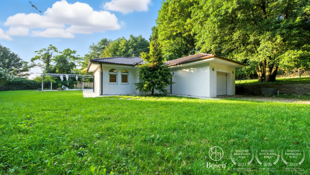 BOSEN| Dizajnový rodinný dom s bazénom v srdci Malých Karpát