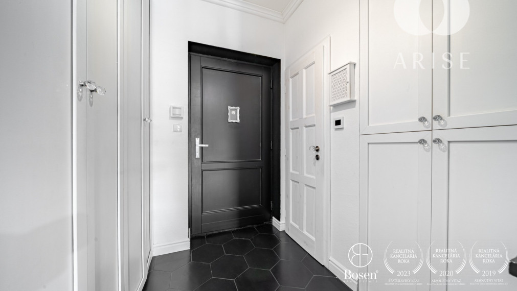 ARISE | Moderný 3-izbový byt s vlastnou garážou - Nováky