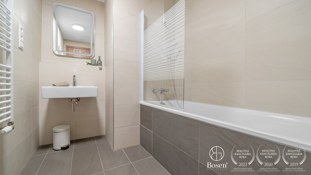 PRENAJATÉ - BOSEN| Nadštandardný 2 izbový byt v projekte Sky Park s výhľadom na hrad, garážovým státím a pivnicou, Čuleňová, 58 m²