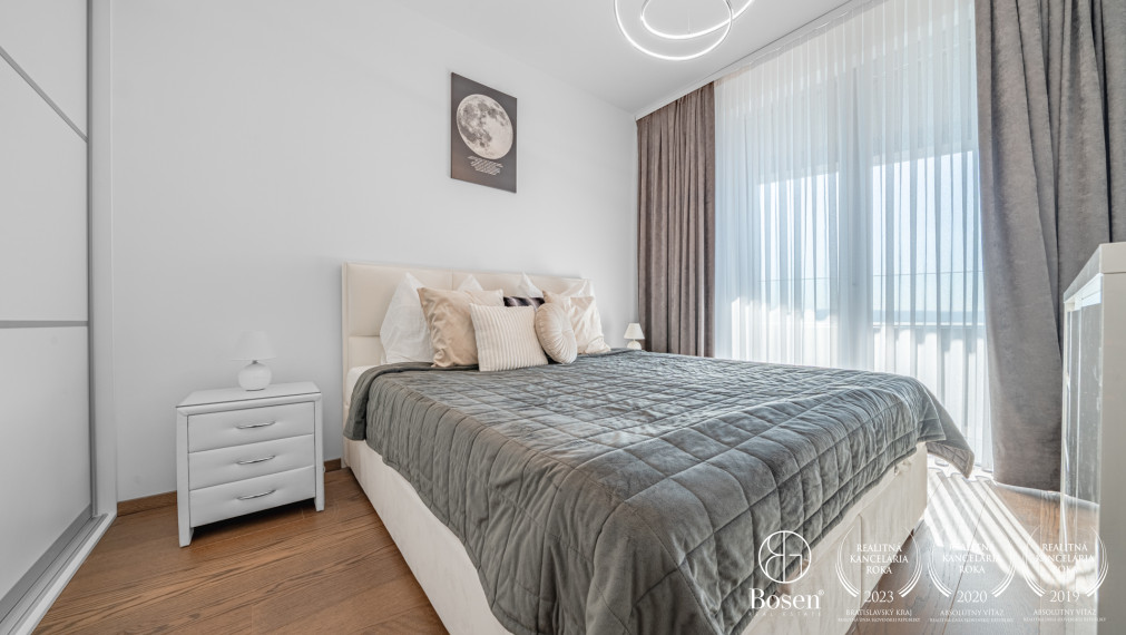 PRENAJATÉ - BOSEN| Nadštandardný 2 izbový byt v projekte Sky Park s výhľadom na hrad, garážovým státím a pivnicou, Čuleňová, 58 m²