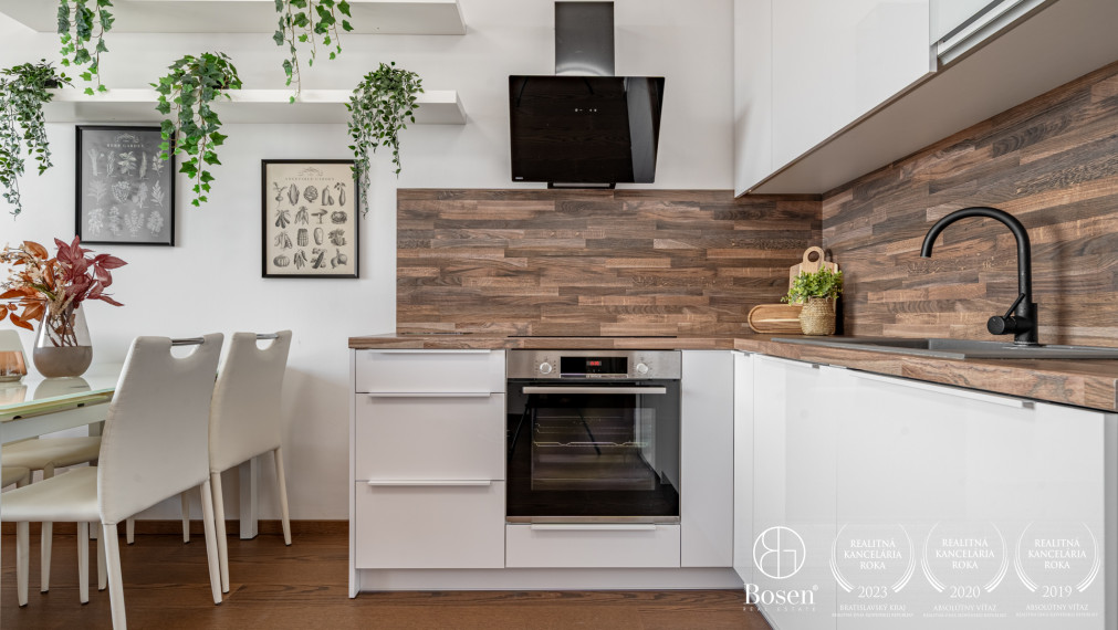 PRENAJATÉ - BOSEN| Nadštandardný 2 izbový byt v projekte Sky Park s výhľadom na hrad, garážovým státím a pivnicou, Čuleňová, 58 m²