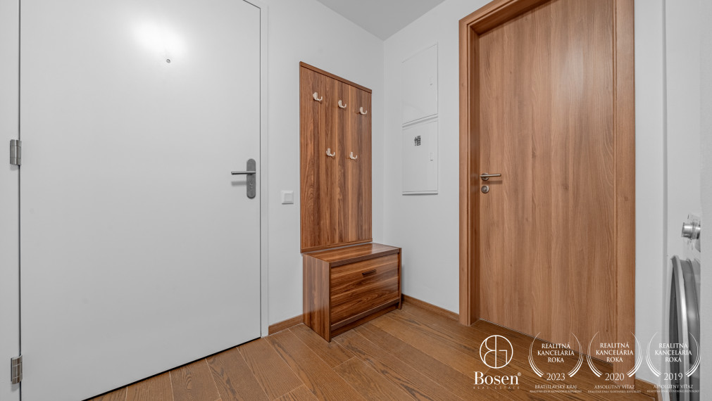 PRENAJATÉ - BOSEN| Nadštandardný 2 izbový byt v projekte Sky Park s výhľadom na hrad, garážovým státím a pivnicou, Čuleňová, 58 m²