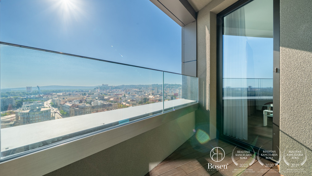 PRENAJATÉ - BOSEN| Nadštandardný 2 izbový byt v projekte Sky Park s výhľadom na hrad, garážovým státím a pivnicou, Čuleňová, 58 m²